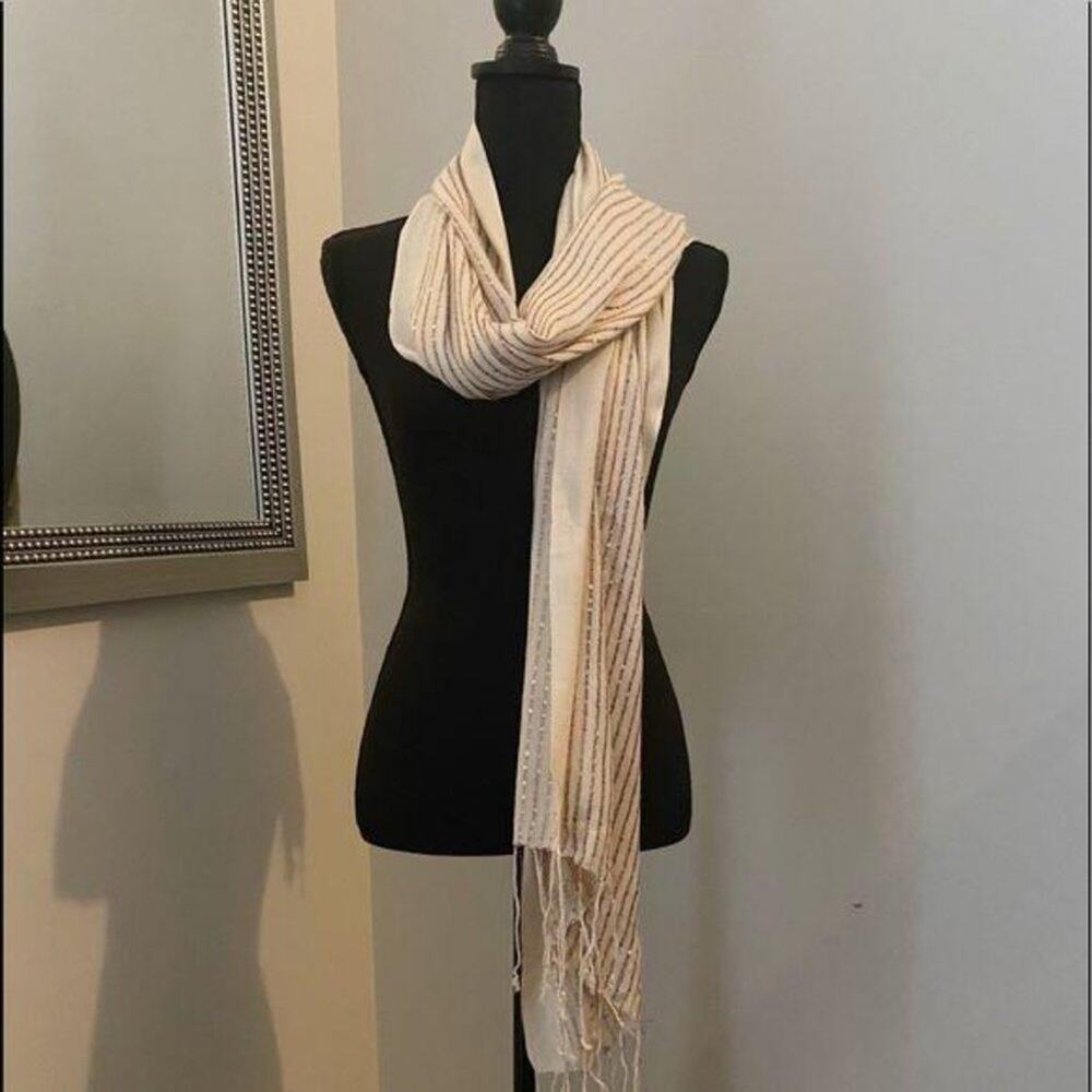 Women’s Scarf.
